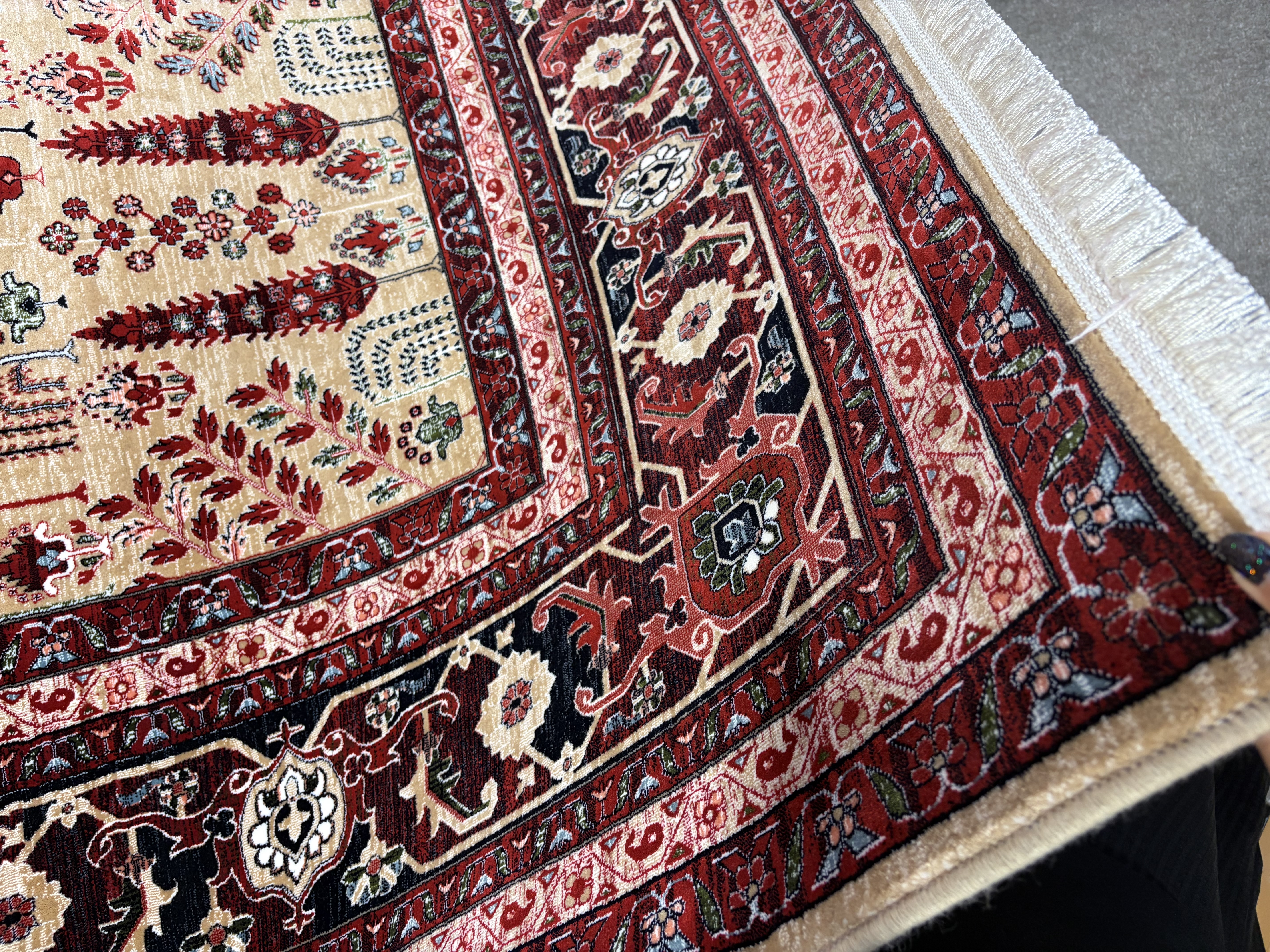 فرش آرمانی کلکسیون فرح کد 12٩٨ کرم لاکی – 1200 شانه تراکم 3600